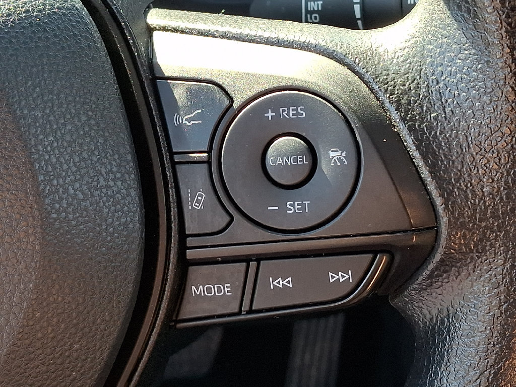 Used 2025 Toyota RAV4 XLE FWD image 21