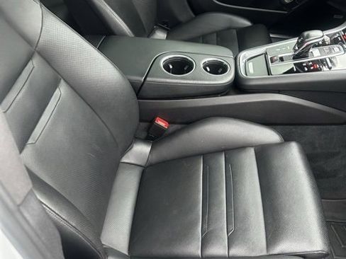 Used 2018 Porsche Panamera 4 image 8