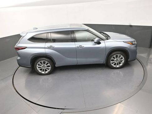 Used 2024 Toyota Highlander Limited AWD/4WD image 31