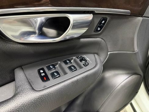 Used 2018 Volvo XC90 T6 Momentum w/ Convenience Package AWD/4WD image 22
