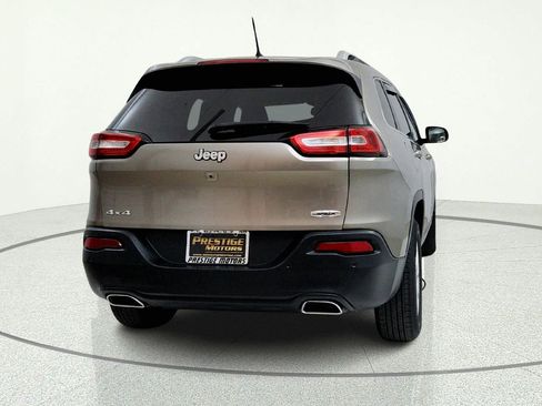 Used 2017 Jeep Cherokee Latitude w/ Comfort/Convenience Group AWD/4WD image 7