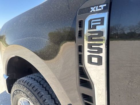 Used 2025 Ford F250 XLT w/ FX4 Off-Road Package AWD/4WD image 9