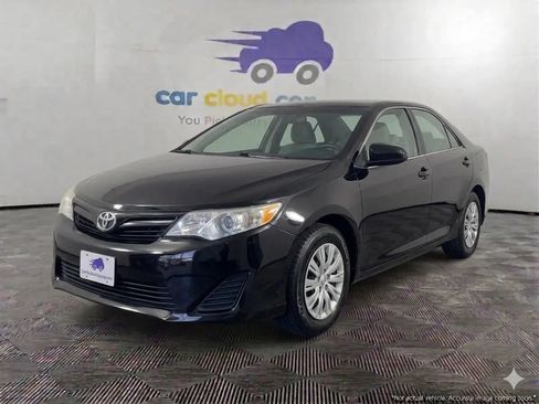Used 2012 Toyota Camry LE FWD image 1