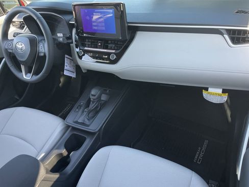 New 2026 Toyota Corolla Cross LE FWD image 24