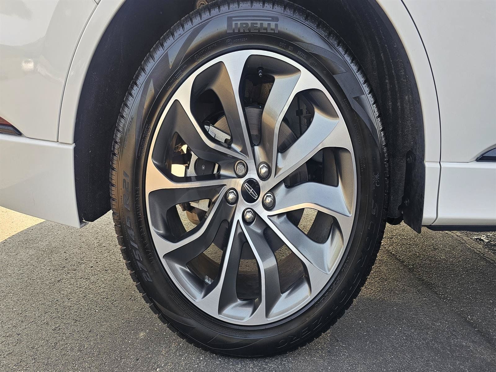 Used 2025 Lincoln Aviator 2WD w/ Jet Appearance Package image 18