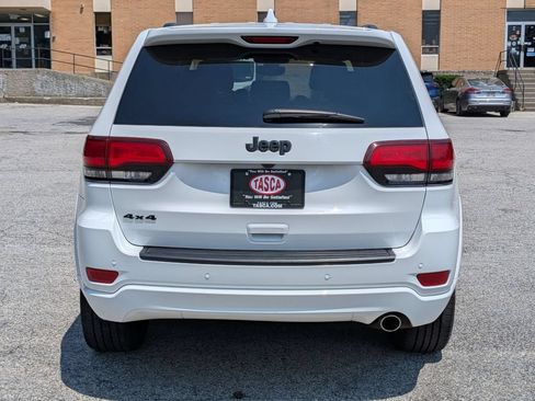 Used 2018 Jeep Grand Cherokee Altitude AWD/4WD image 4
