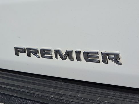 Certified 2023 Chevrolet Suburban Premier image 8