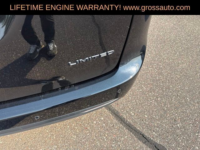 Used 2025 Chrysler Pacifica Limited FWD image 13