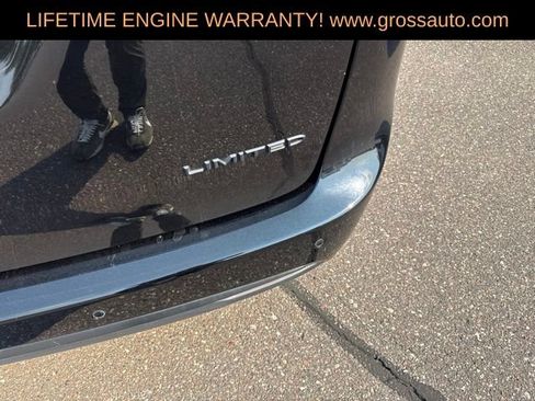 Used 2025 Chrysler Pacifica Limited FWD image 13
