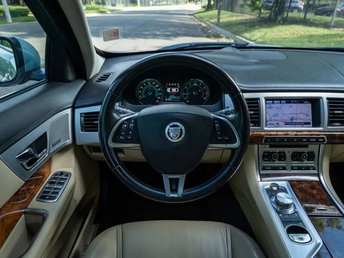 Used 2013 Jaguar XF RWD image 19