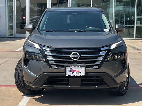 Used 2025 Nissan Rogue SV AWD/4WD image 2