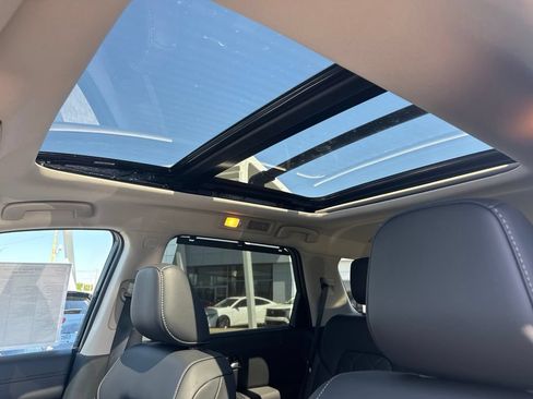 New 2026 Nissan Pathfinder Platinum AWD/4WD image 12