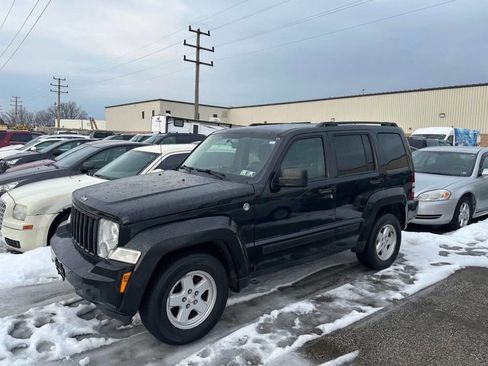 Used 2009 Jeep Liberty Sport w/ Popular Equipment Group image 2