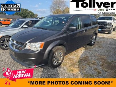 Used 2018 Dodge Grand Caravan SE w/ UConnect Hands-Free Group