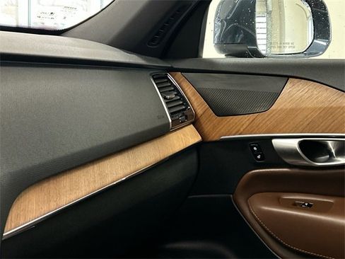 Used 2023 Volvo XC90 B5 Plus image 19