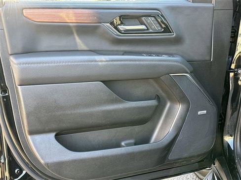 Used 2025 GMC Yukon Denali image 21