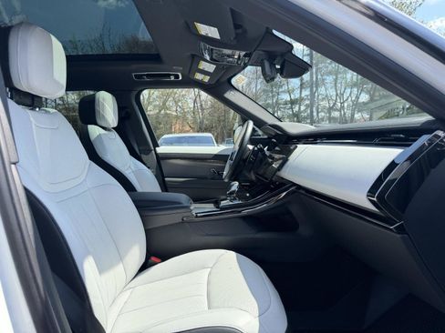 Used 2025 Land Rover Range Rover Sport Dynamic SE image 15