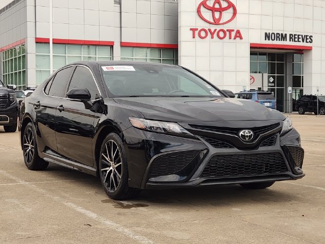Used 2022 Toyota Camry SE w/ Convenience Package FWD image 2