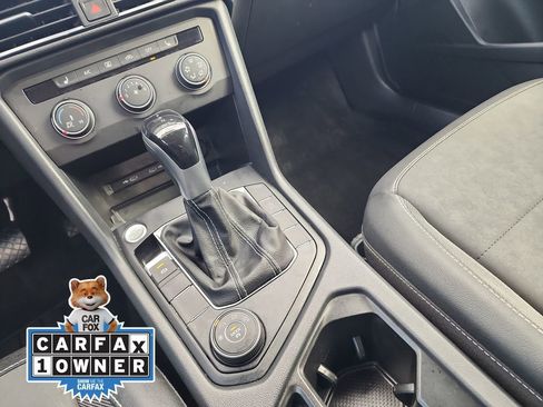 Used 2022 Volkswagen Taos SE image 32