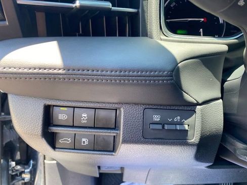 Used 2021 Toyota Avalon XLE w/ Moonroof Package FWD image 9
