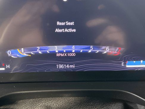 Used 2023 Jeep Grand Cherokee L Laredo image 12