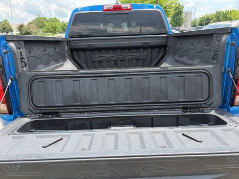 Used 2024 Chevrolet Colorado ZR2 w/ Technology Package AWD/4WD image 51