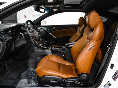 Used 2013 Hyundai Genesis 3.8 RWD image 35