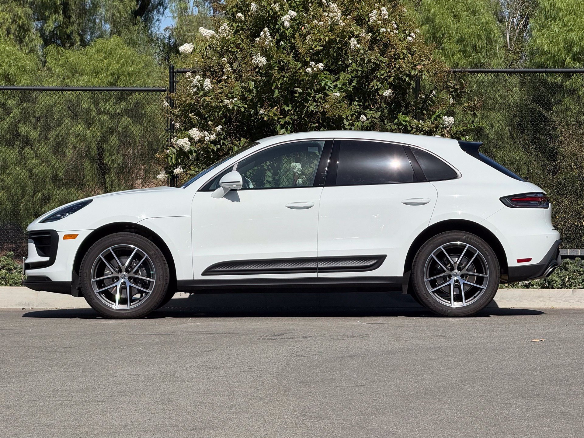 Used 2026 Porsche Macan AWD/4WD image 2