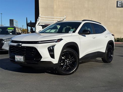 Used 2025 Chevrolet Trax ACTIV image 2