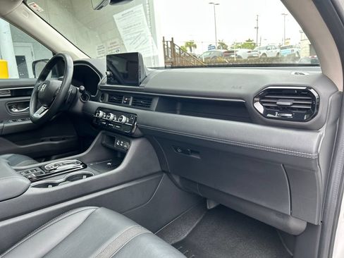Used 2023 Honda Pilot Touring image 16