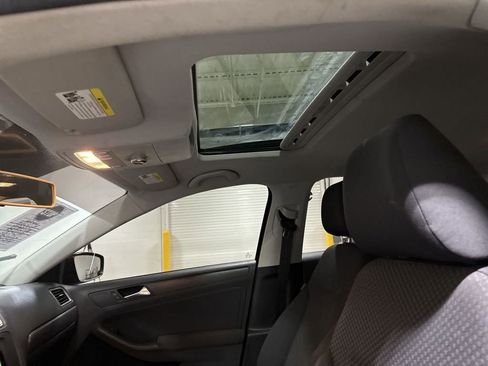 Used 2012 Volkswagen Jetta 2.0L Base image 18