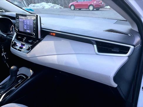 Used 2020 Toyota Corolla LE image 16
