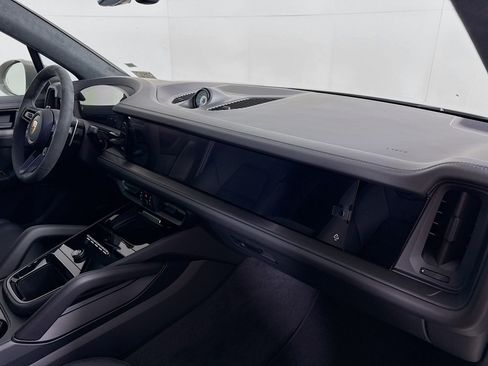 Certified 2026 Porsche Cayenne GTS AWD/4WD image 23