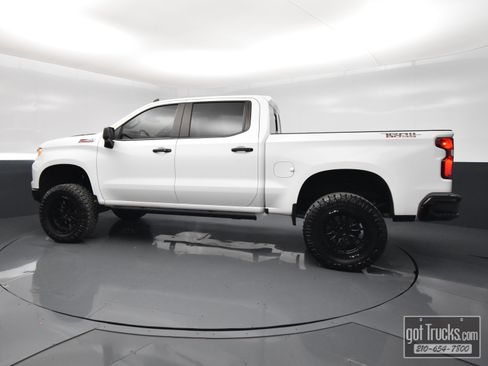 Used 2022 Chevrolet Silverado 1500 LT Trail Boss w/ LT Trail Boss Premium Package AWD/4WD image 3