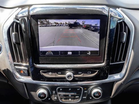 Used 2020 Chevrolet Traverse LT FWD image 15