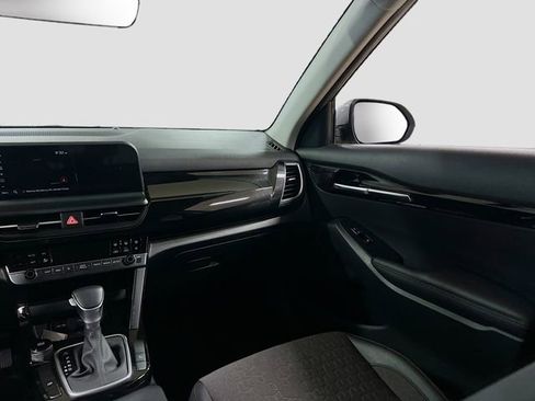 Certified 2025 Kia Seltos S FWD image 23