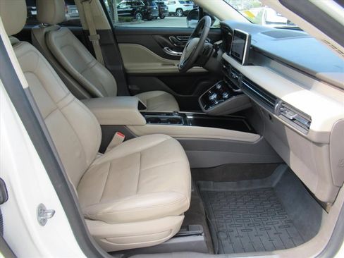 Used 2022 Lincoln Corsair FWD w/ Premium Package image 10