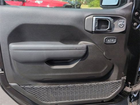 New 2025 Jeep Gladiator Sport image 15