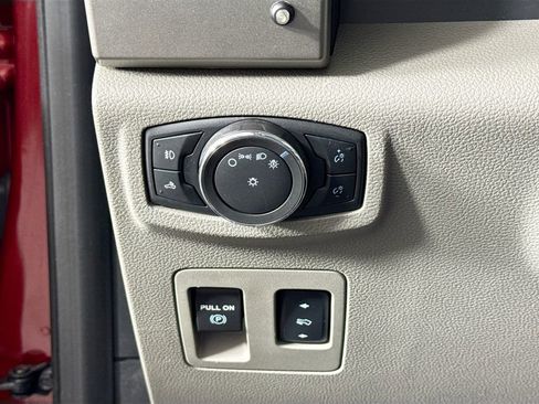 Used 2015 Ford F150 Lariat image 10