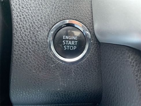 Used 2018 Toyota Highlander XLE image 16