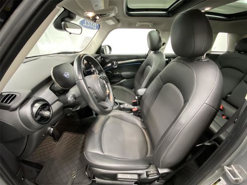 Certified 2022 MINI Cooper 4-Door Hardtop image 17