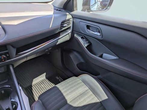 Used 2025 Nissan Rogue SV image 19