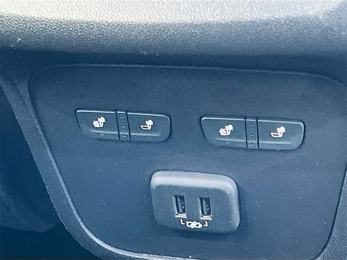 Used 2024 Chevrolet Equinox Premier image 25