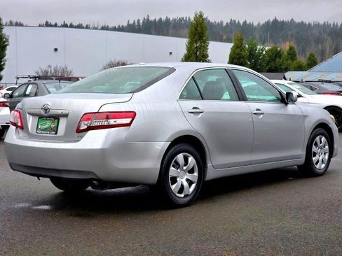 Used 2011 Toyota Camry LE image 7
