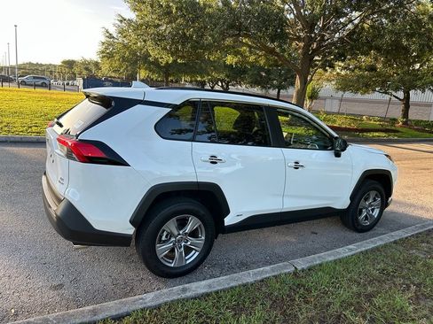 Certified 2025 Toyota RAV4 LE AWD/4WD image 6