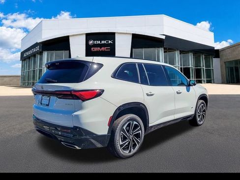 Used 2026 Buick Enclave Sport Touring w/ Power Package FWD image 9