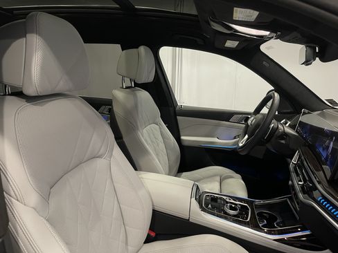 Used 2026 BMW X7 xDrive40i w/ Premium Package AWD/4WD image 13