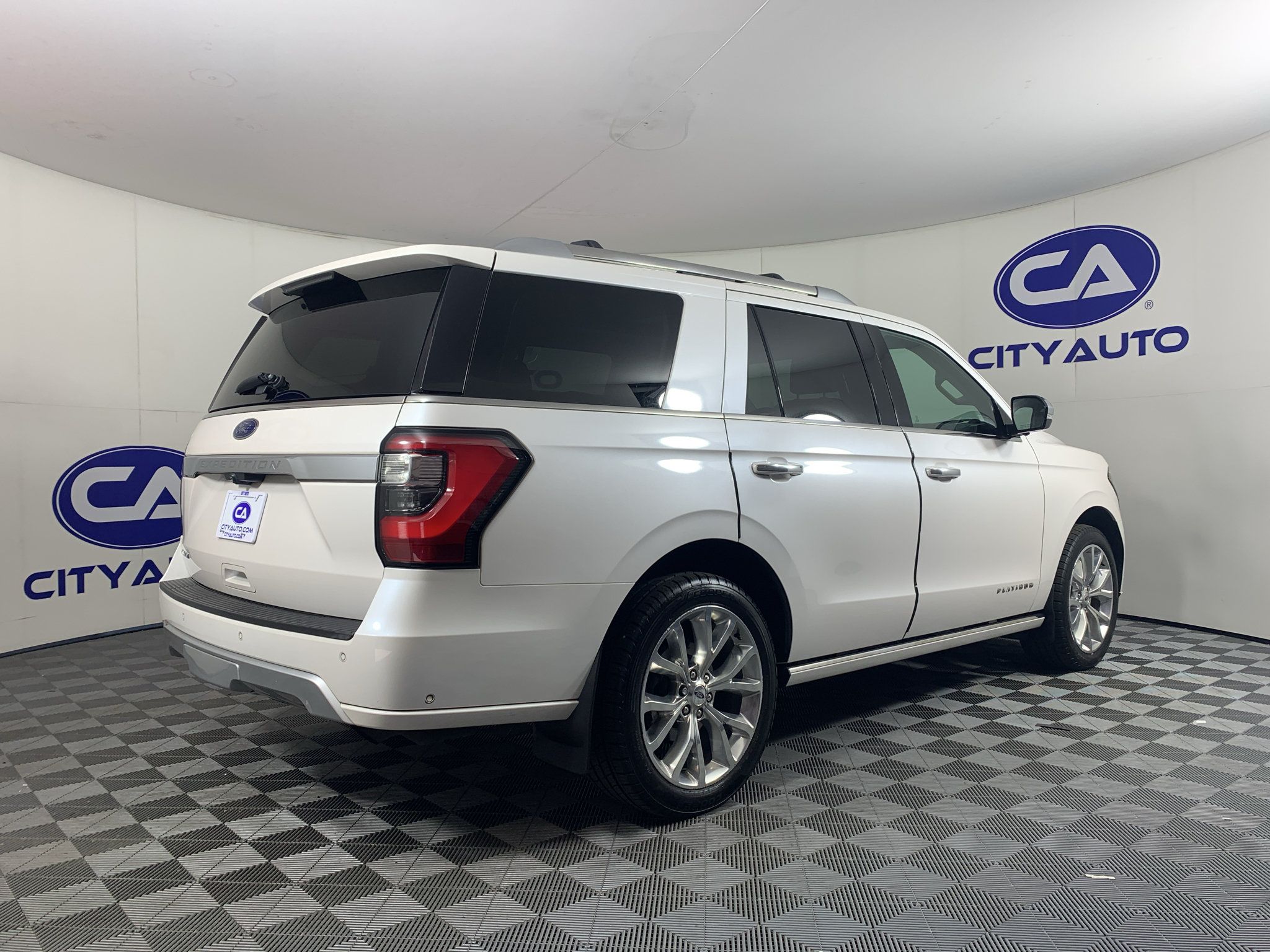 Used 2019 Ford Expedition Platinum AWD/4WD image 3