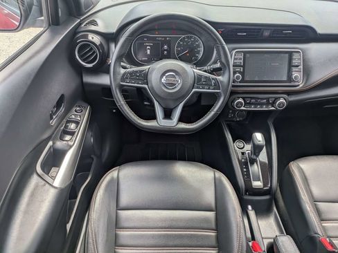 Used 2020 Nissan Kicks SR w/ SR Premium Package FWD image 16