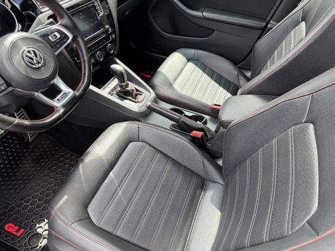 Used 2017 Volkswagen Jetta GLI FWD image 18
